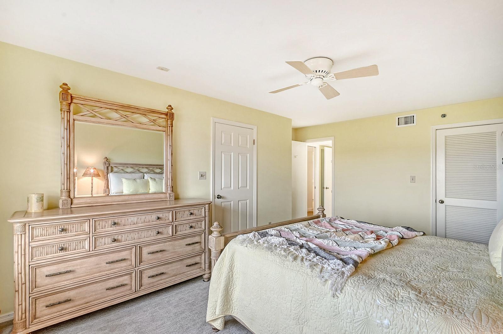 Image 26 of 33 For 550 Flamingo Drive 202