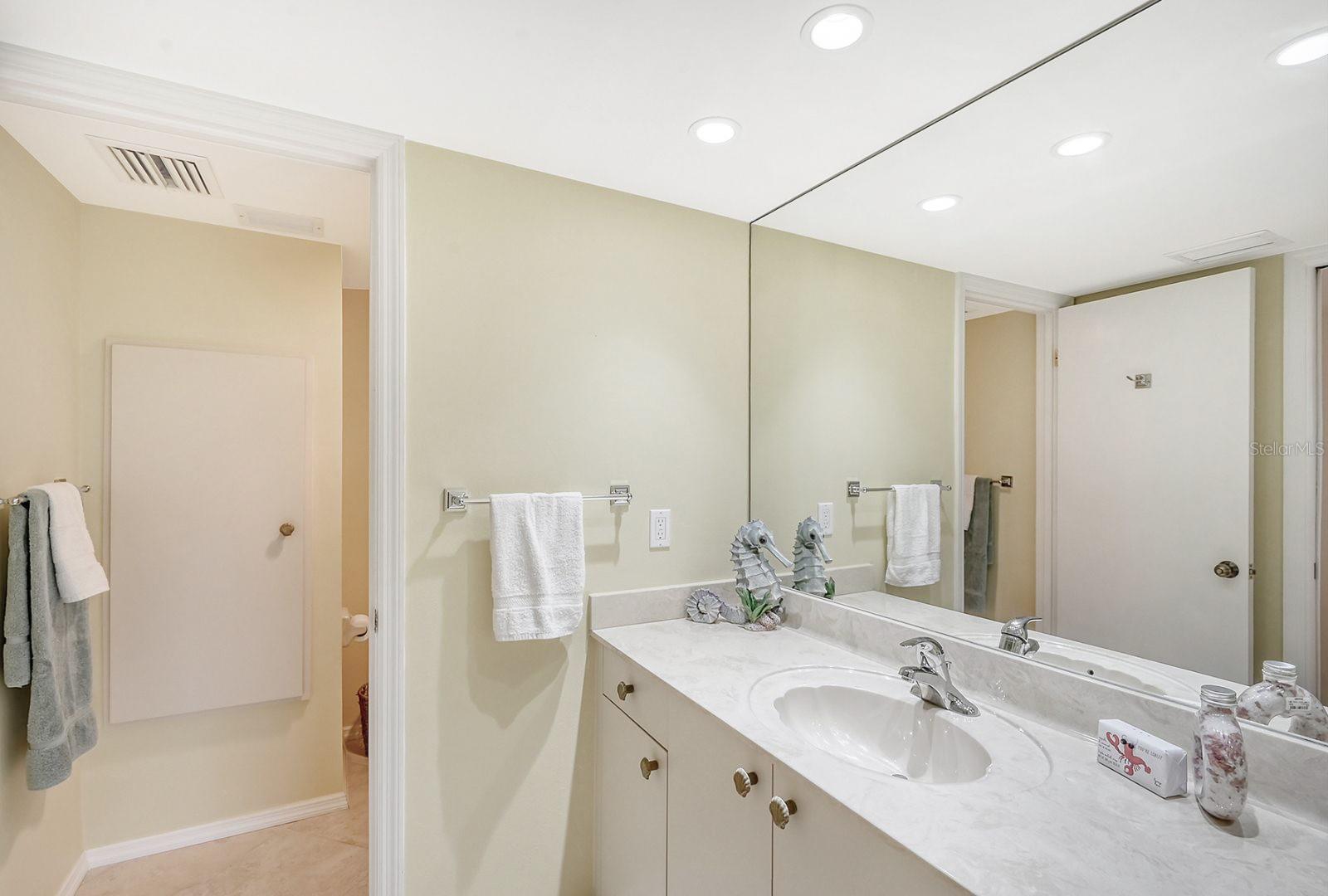 Image 28 of 33 For 550 Flamingo Drive 202