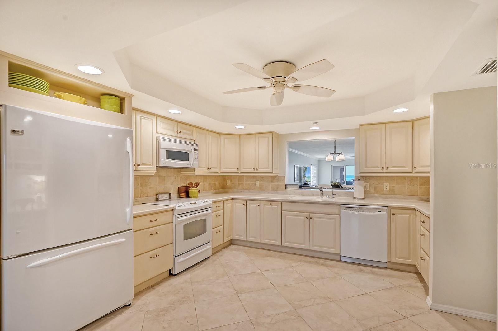 Image 6 of 33 For 550 Flamingo Drive 202