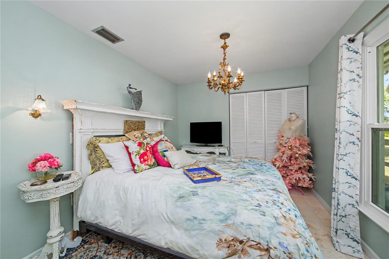 Image 26 of 77 For 5116 Admiral Place