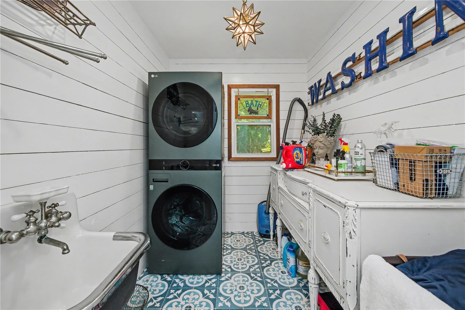 Image 42 of 77 For 5116 Admiral Place