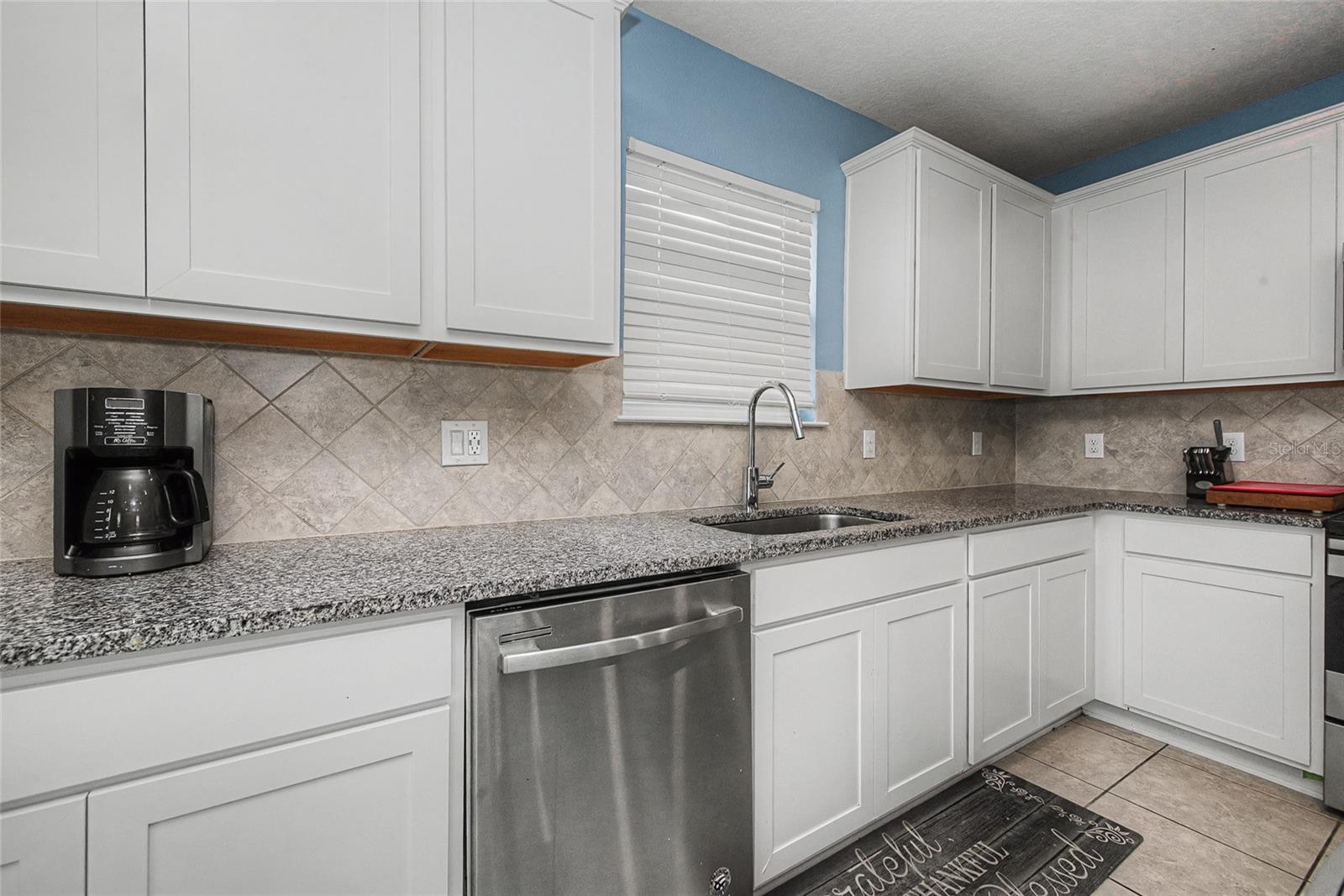 Image 14 of 49 For 8982 Royal River Circle