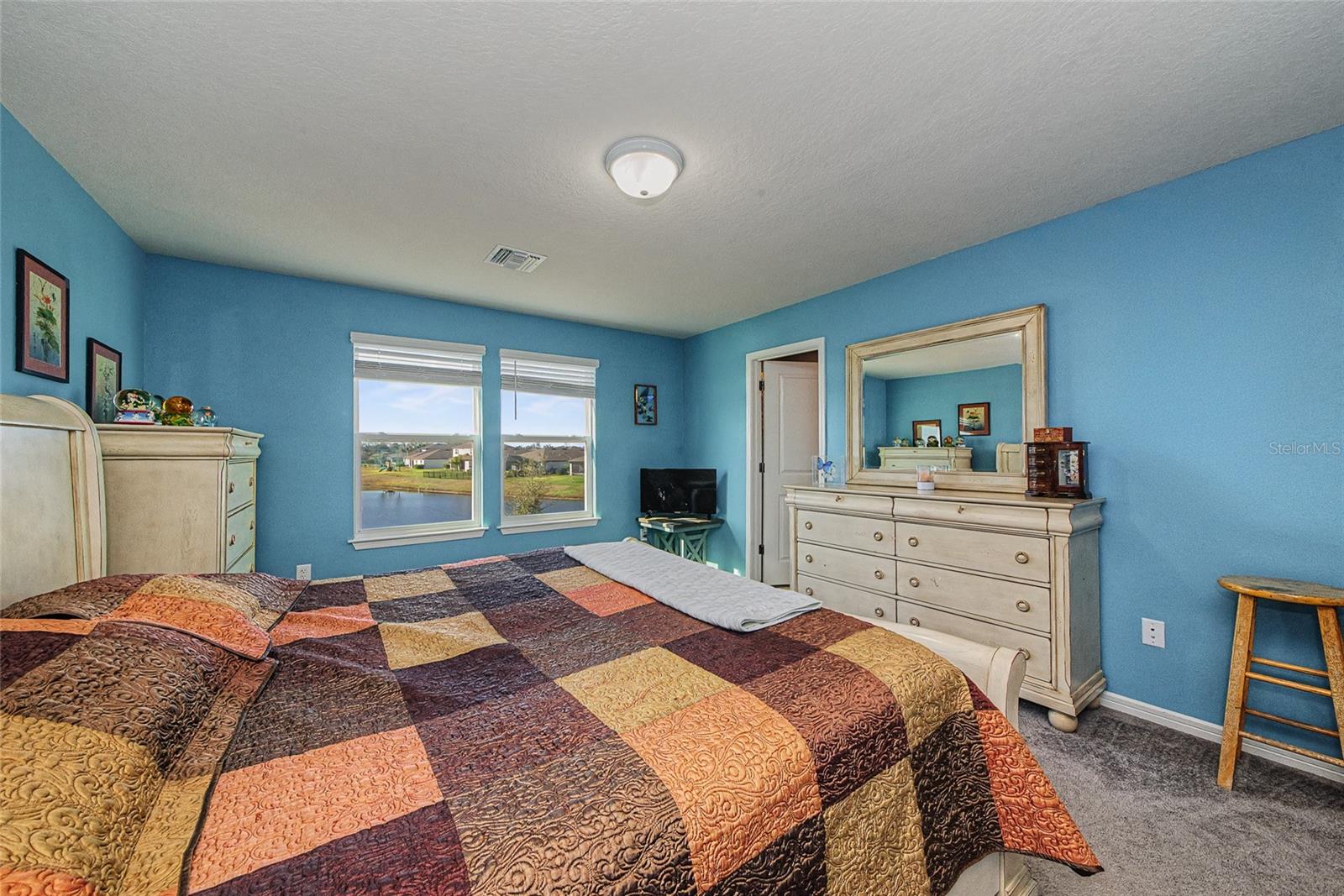 Image 16 of 49 For 8982 Royal River Circle