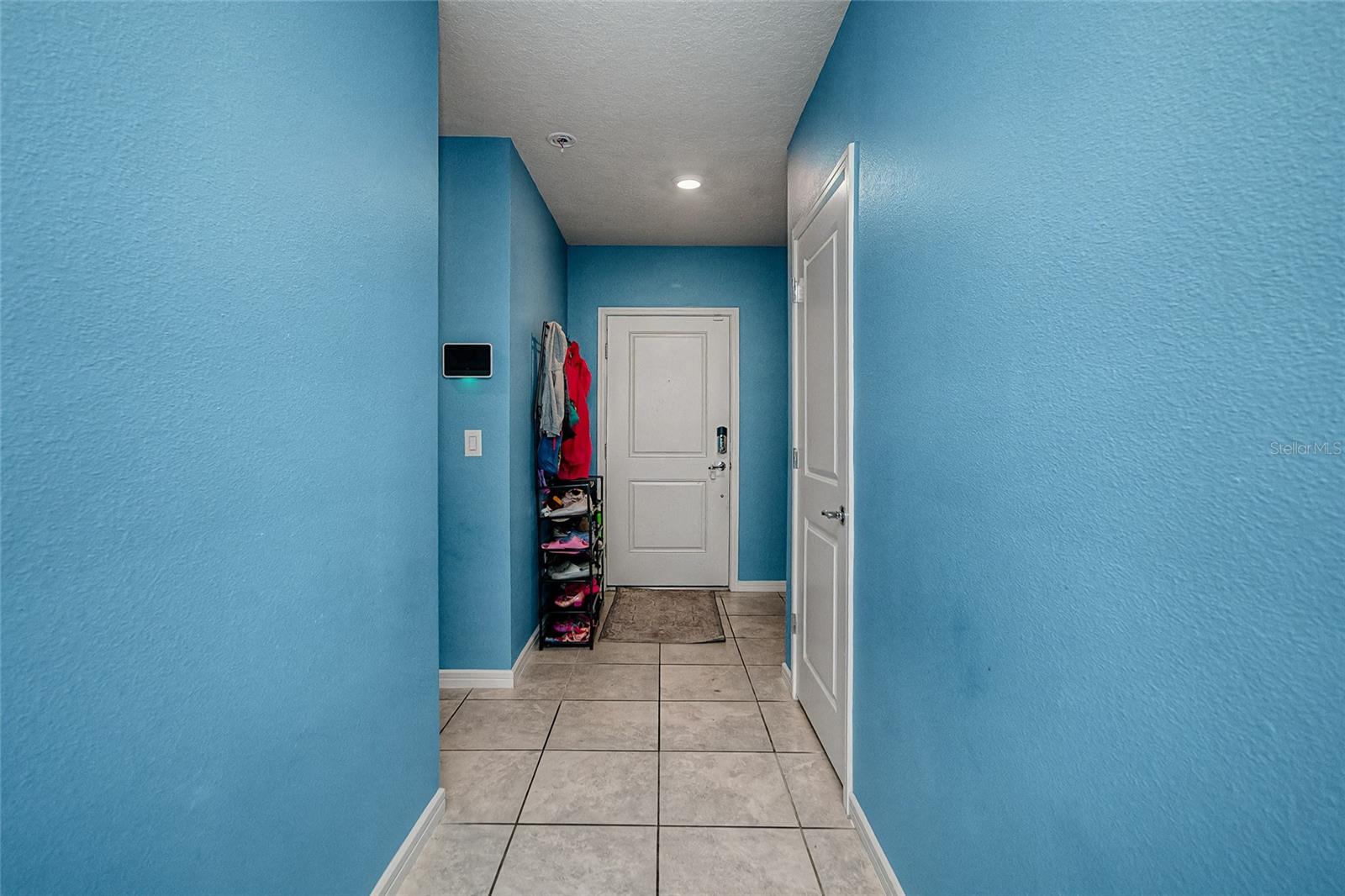 Image 22 of 49 For 8982 Royal River Circle