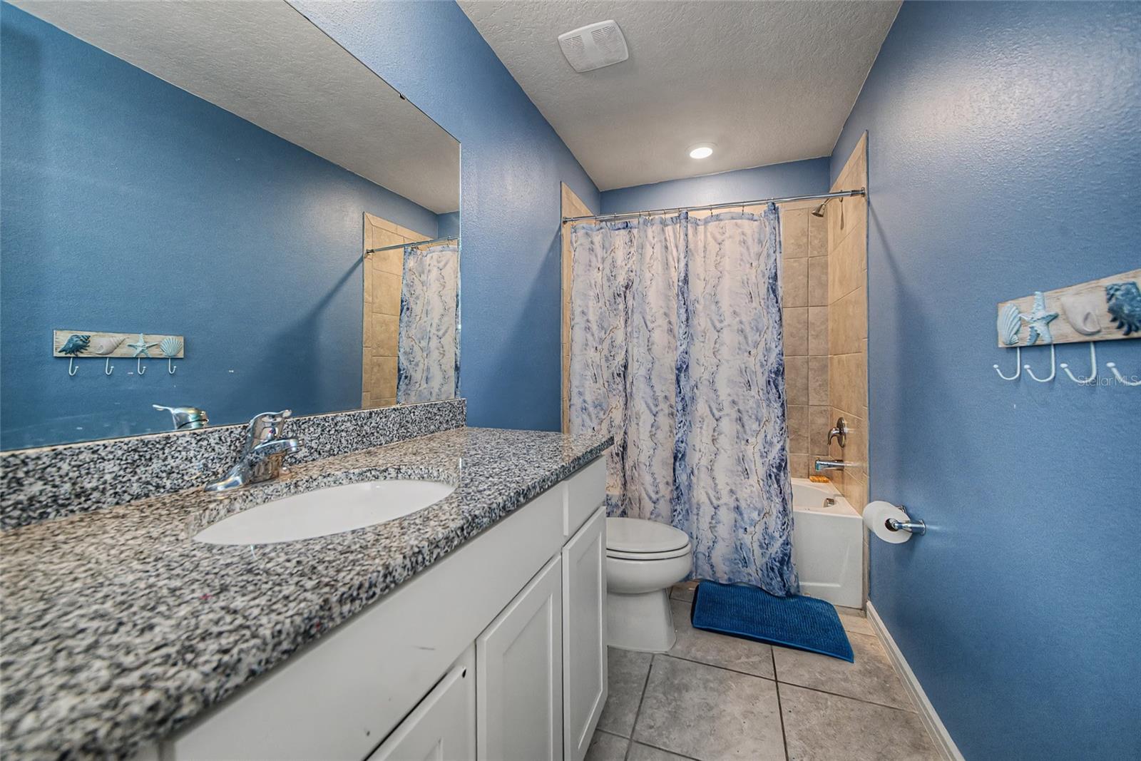 Image 24 of 49 For 8982 Royal River Circle