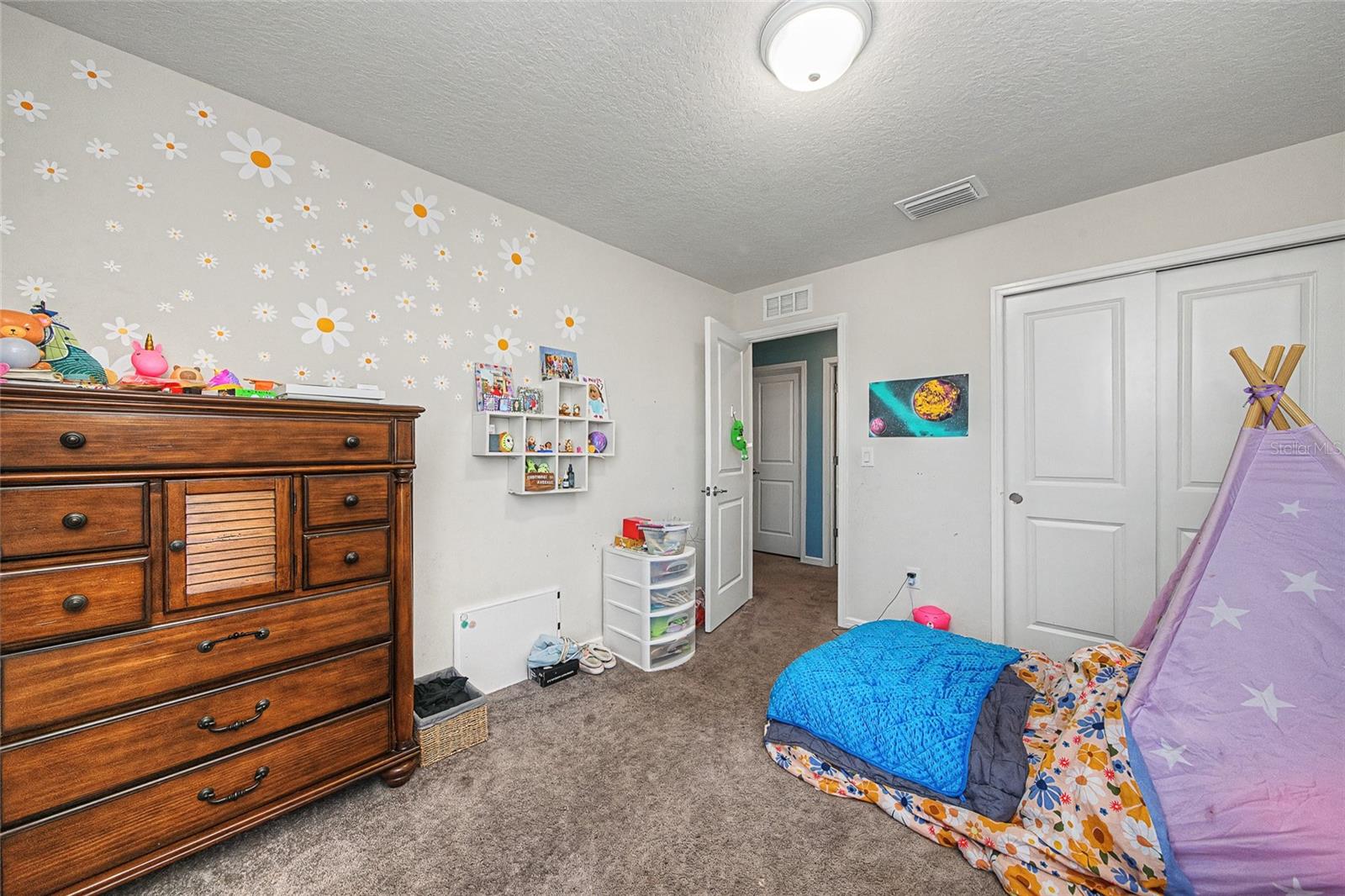 Image 28 of 49 For 8982 Royal River Circle