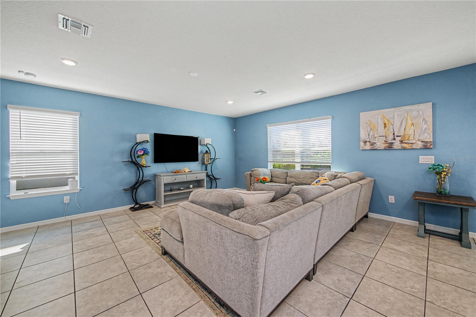 Image 3 of 49 For 8982 Royal River Circle