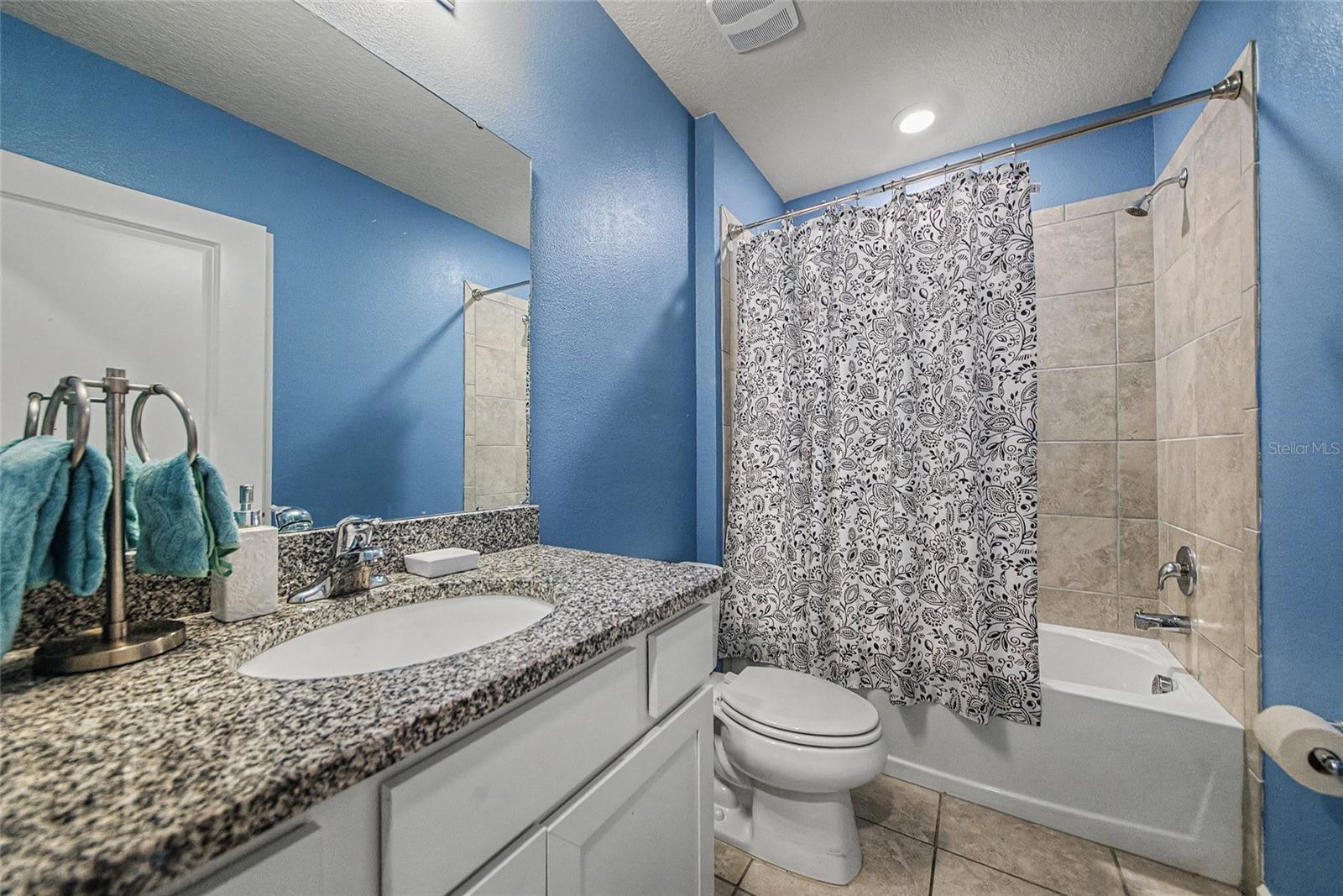 Image 31 of 49 For 8982 Royal River Circle