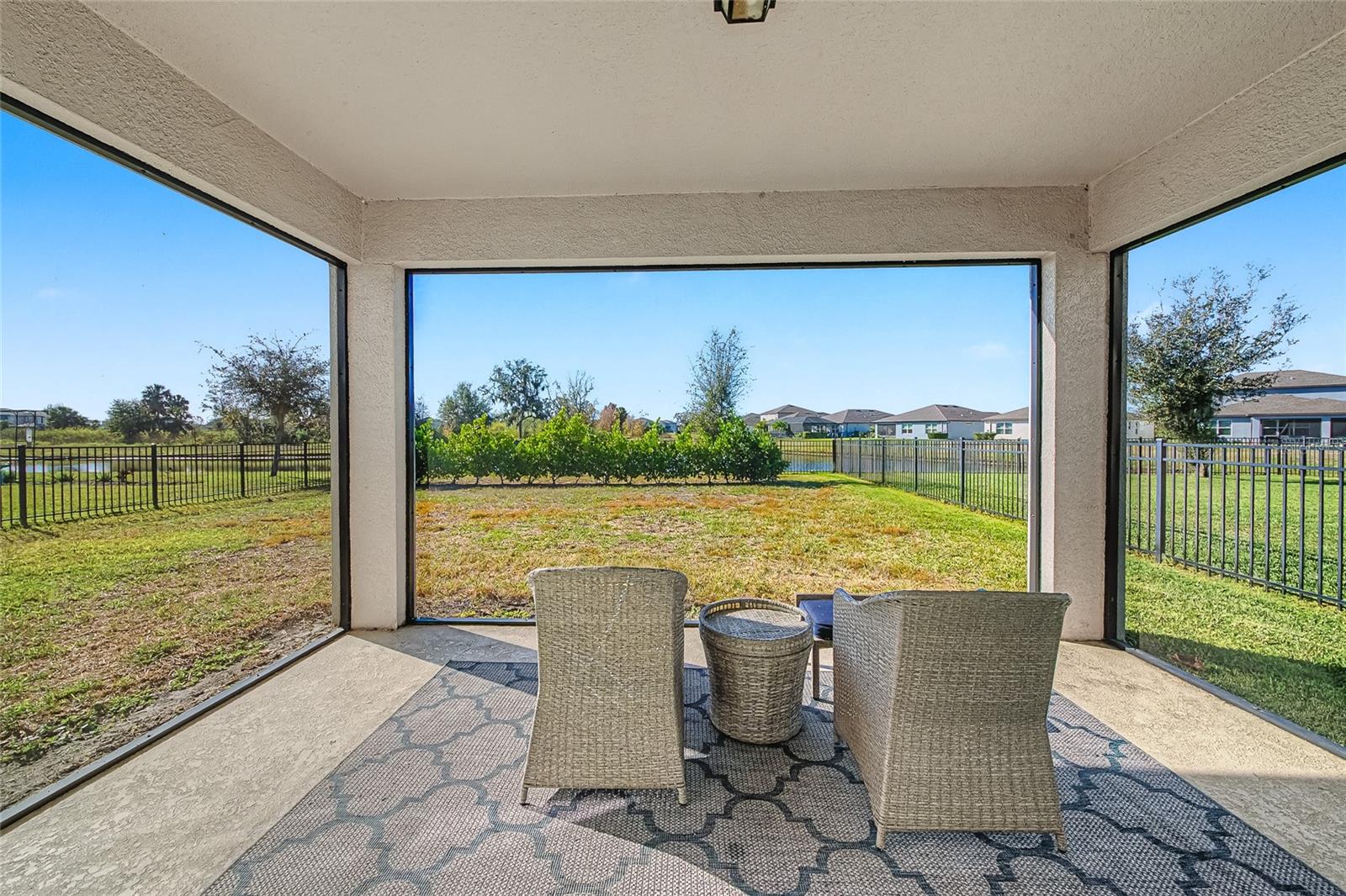 Image 32 of 49 For 8982 Royal River Circle