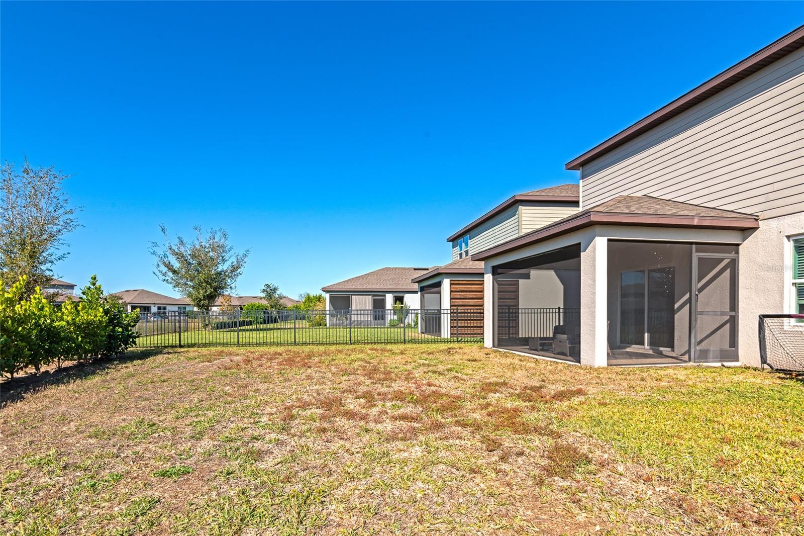 Image 35 of 49 For 8982 Royal River Circle