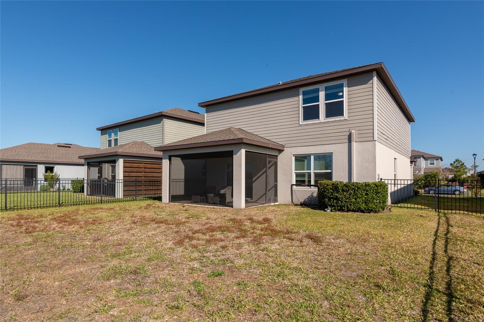 Image 36 of 49 For 8982 Royal River Circle