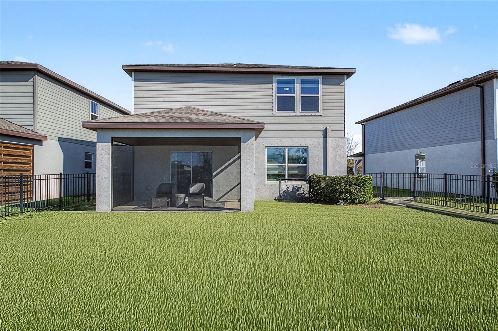 Image 38 of 49 For 8982 Royal River Circle