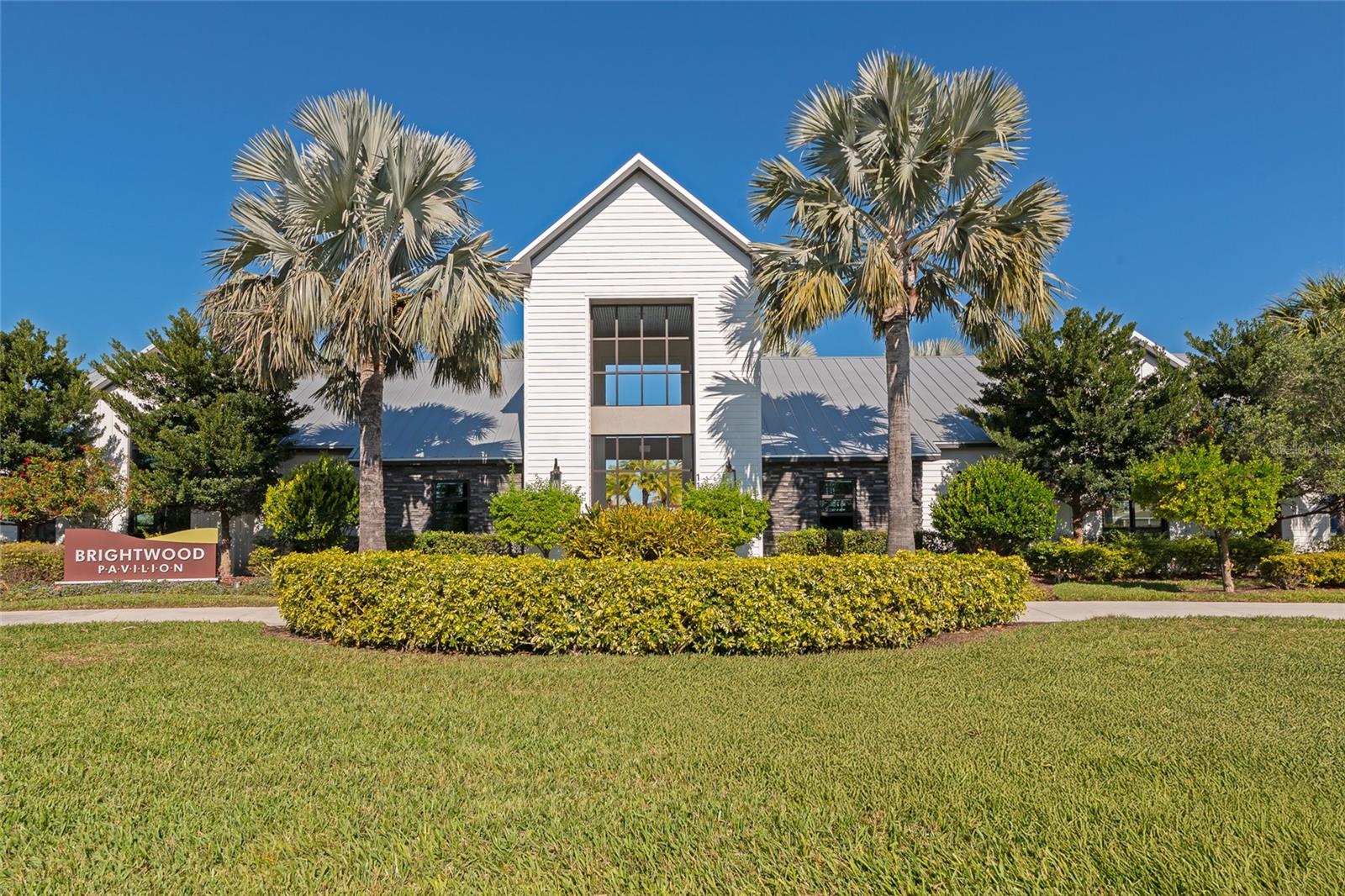 Image 41 of 49 For 8982 Royal River Circle