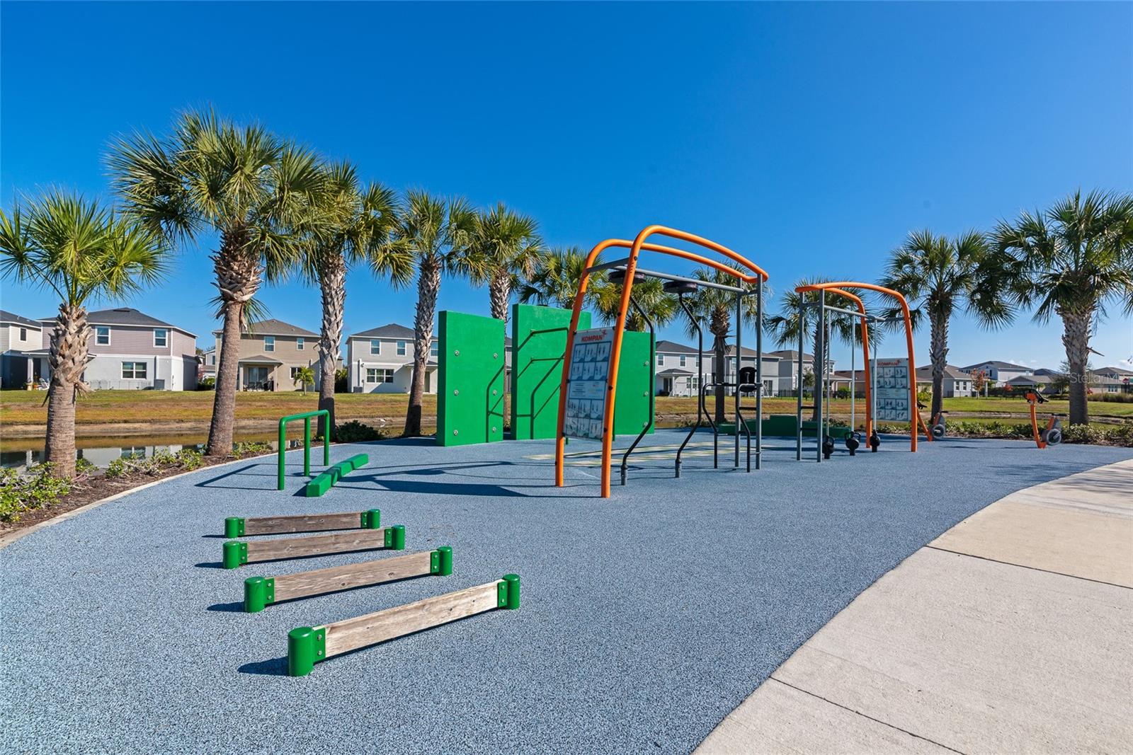 Image 43 of 49 For 8982 Royal River Circle