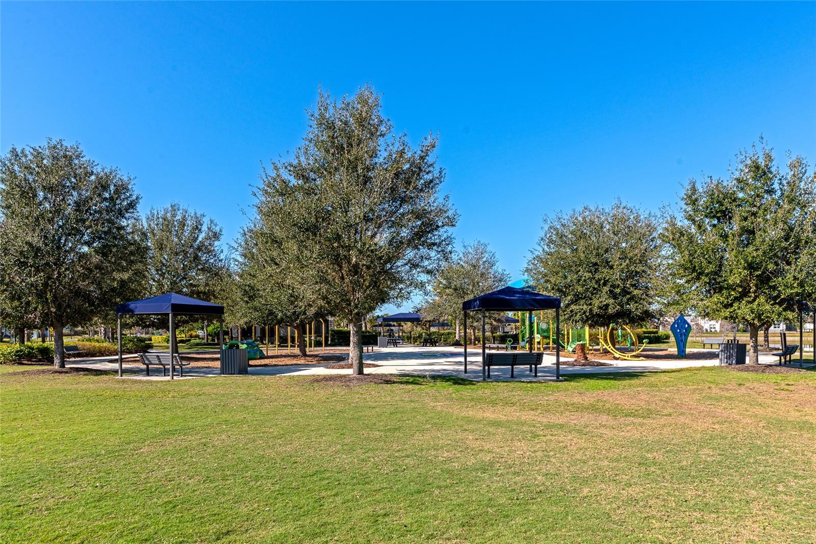 Image 44 of 49 For 8982 Royal River Circle