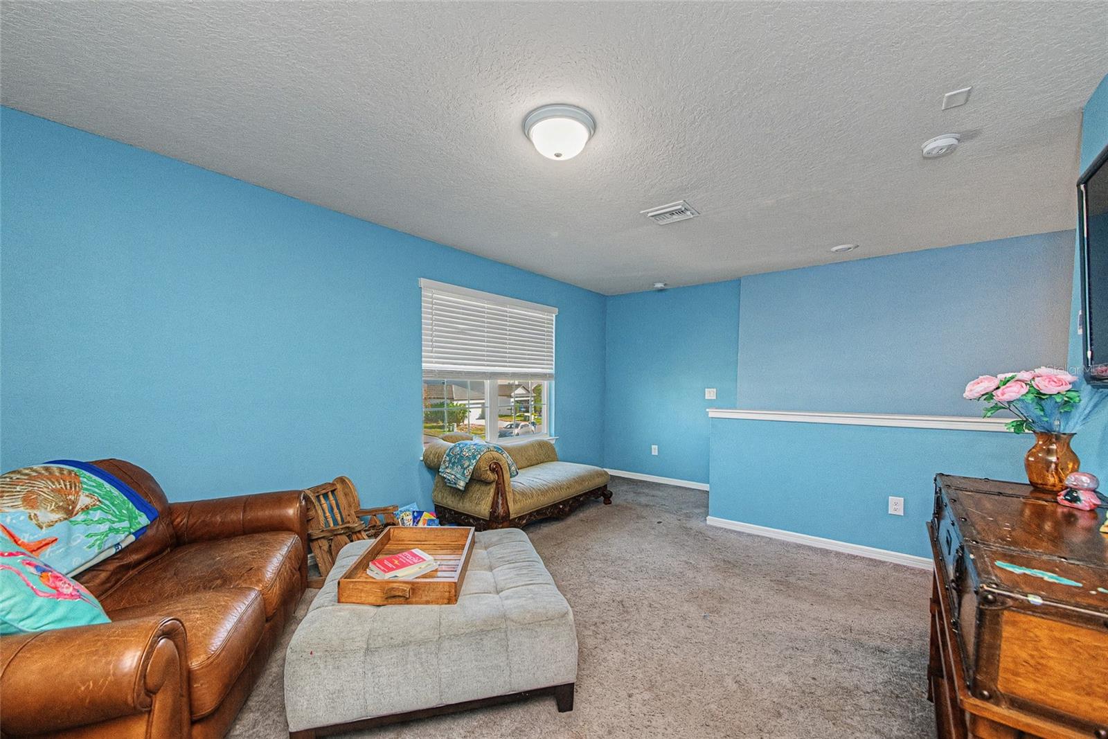 Image 6 of 49 For 8982 Royal River Circle