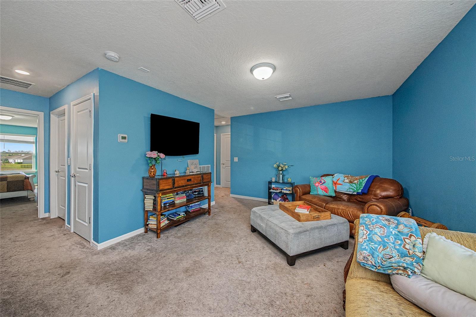 Image 7 of 49 For 8982 Royal River Circle