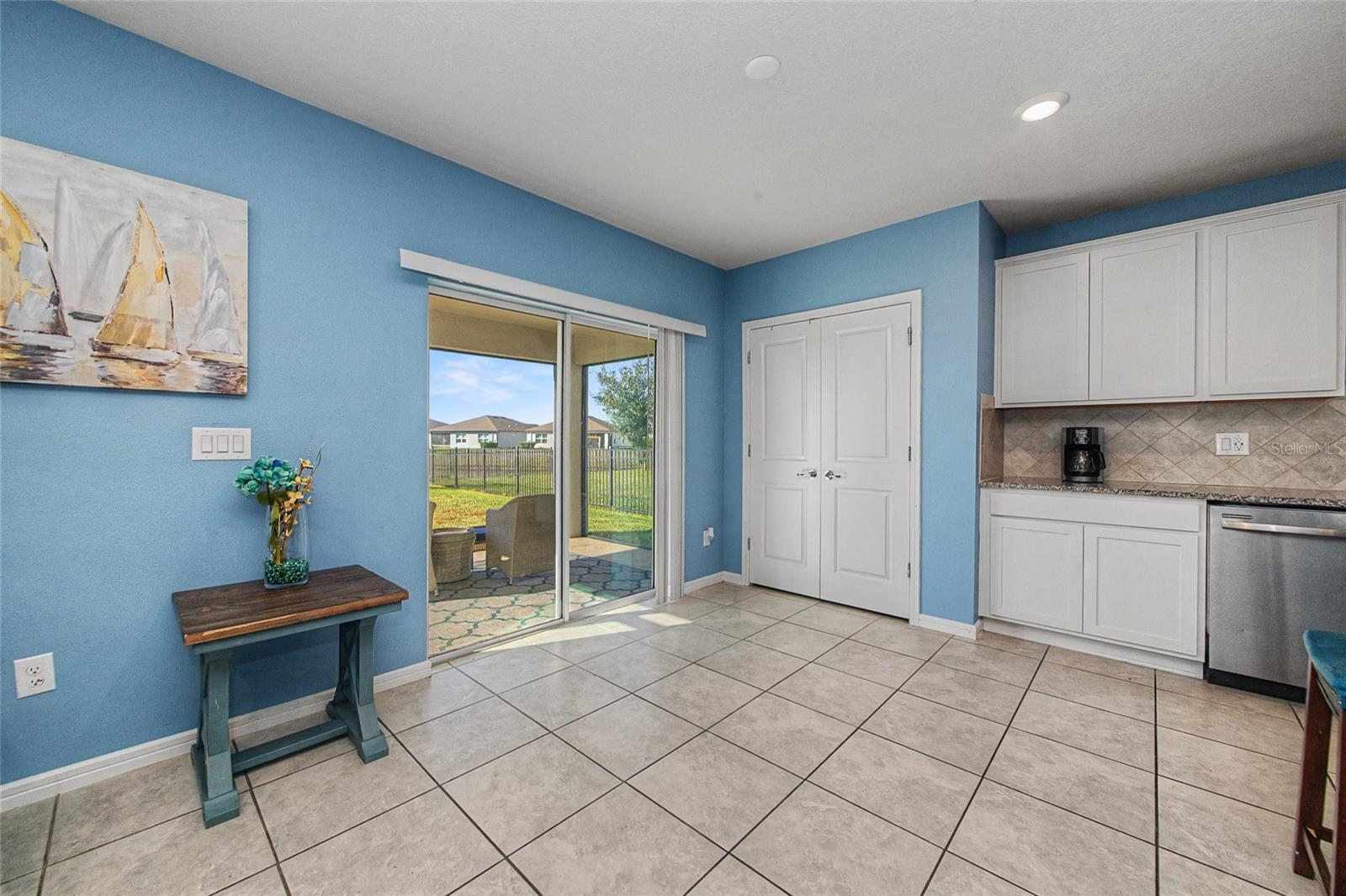 Image 8 of 49 For 8982 Royal River Circle