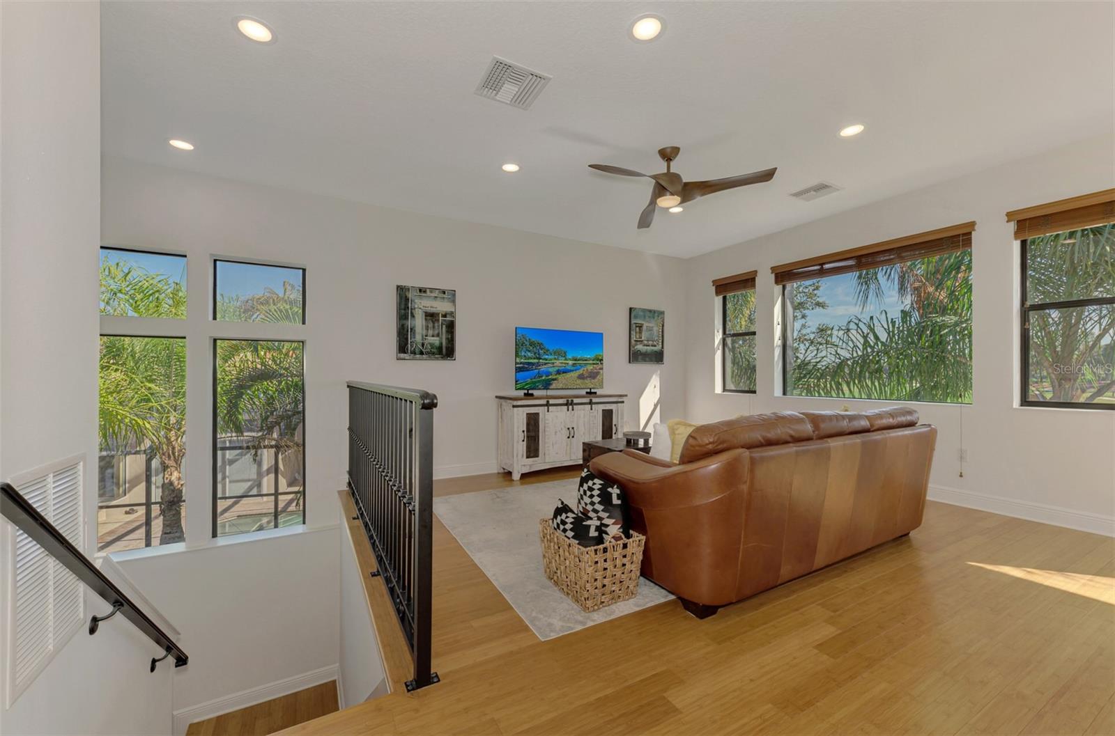 Image 26 of 43 For 7427 Greystone Street