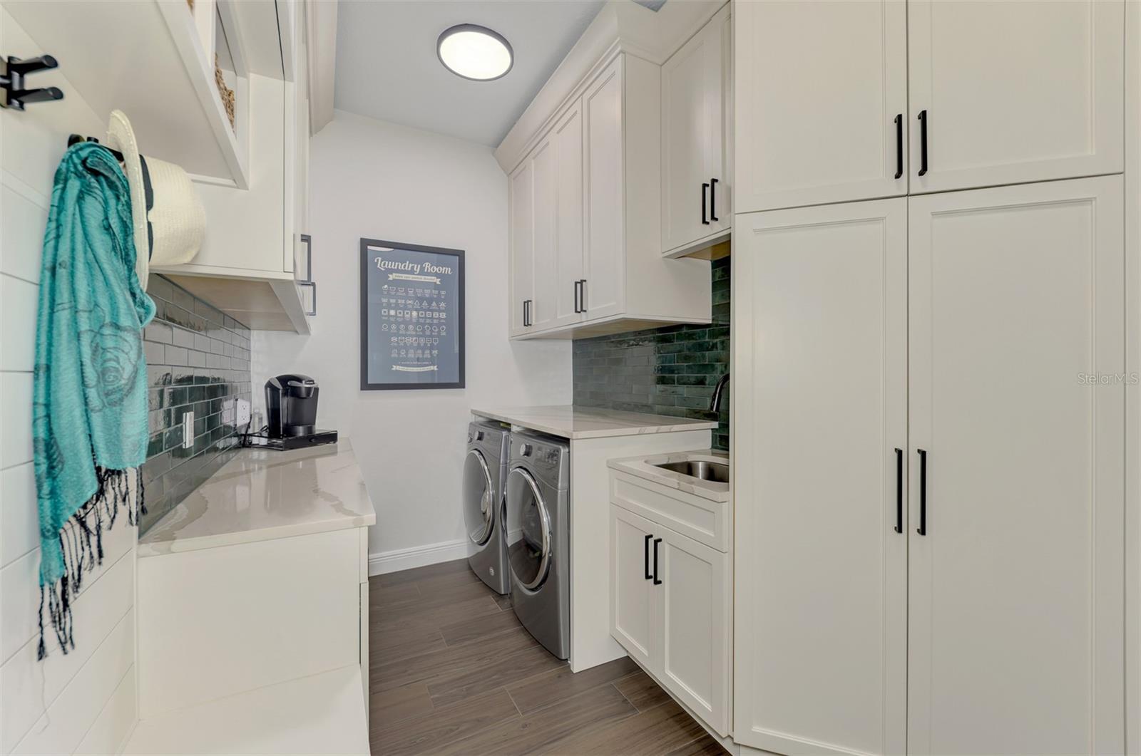 Image 32 of 43 For 7427 Greystone Street