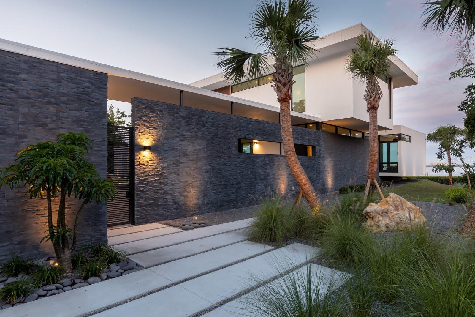 Image 3 of 74 For 1500 Bayview Drive