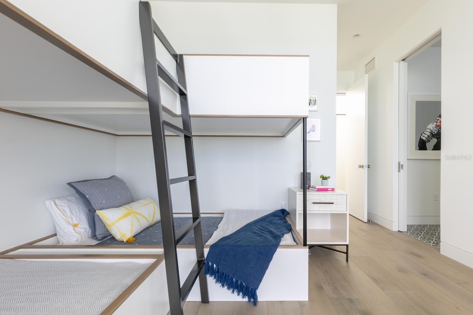 Image 55 of 74 For 1500 Bayview Drive