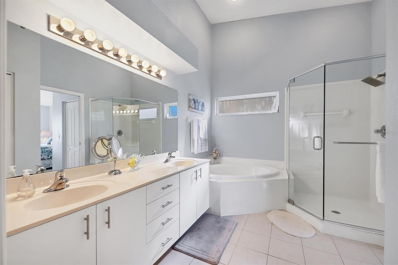 Image 22 of 71 For 9641 Castle Point Drive 1221