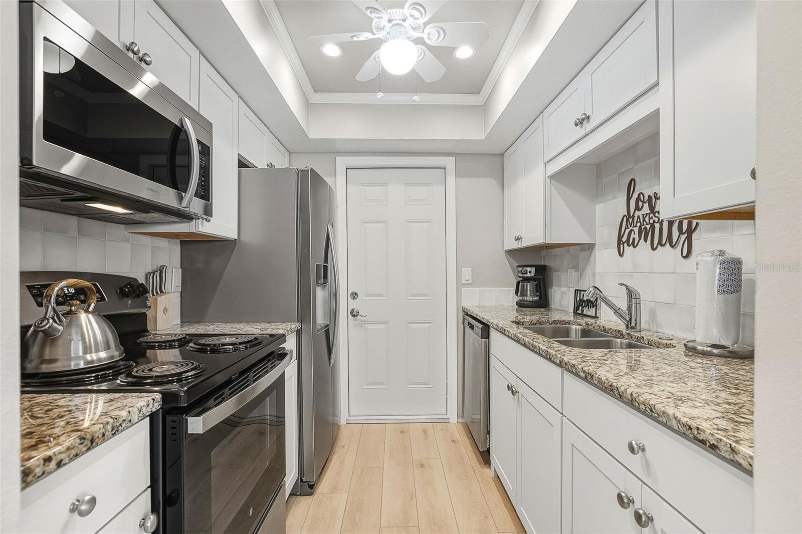 Image 13 of 30 For 6300 Midnight Pass Road 21