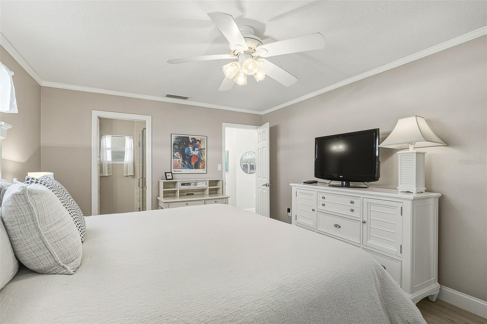 Image 18 of 30 For 6300 Midnight Pass Road 21