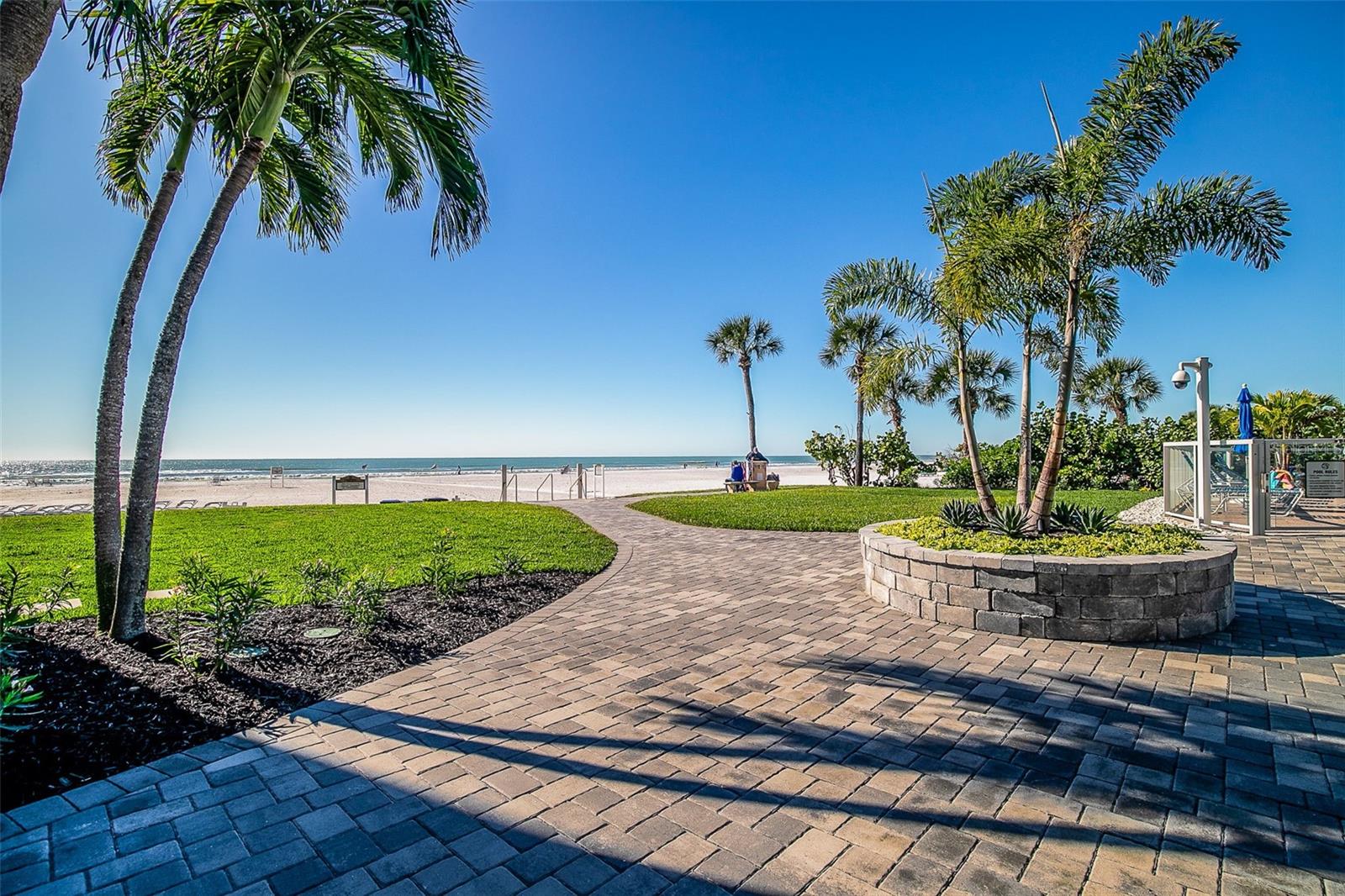 Image 27 of 30 For 6300 Midnight Pass Road 21