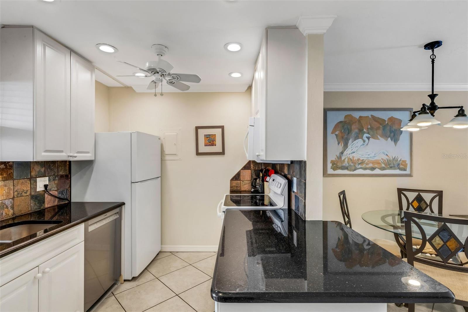 Image 10 of 42 For 5661 Midnight Pass Road 401