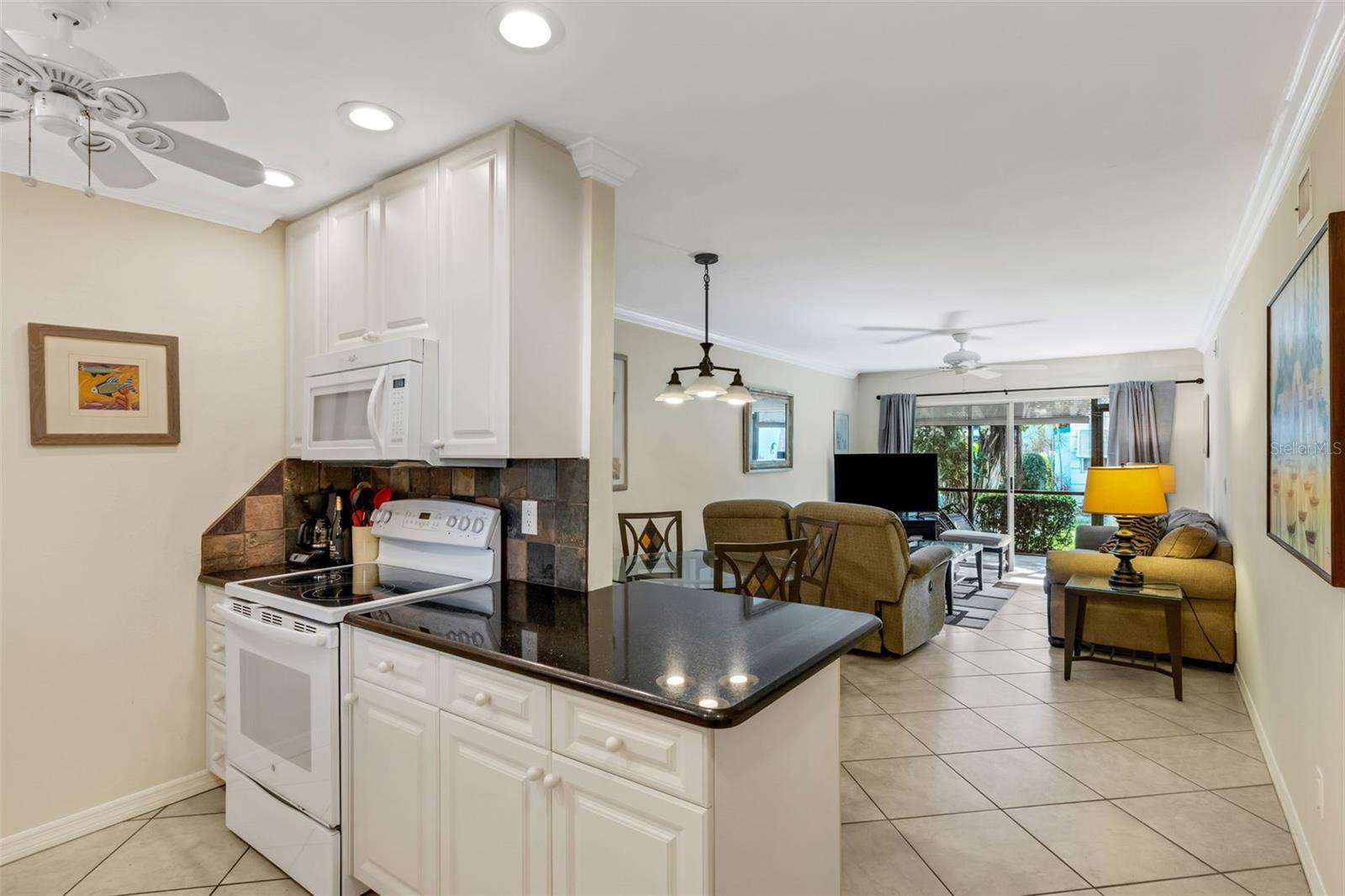 Image 11 of 42 For 5661 Midnight Pass Road 401