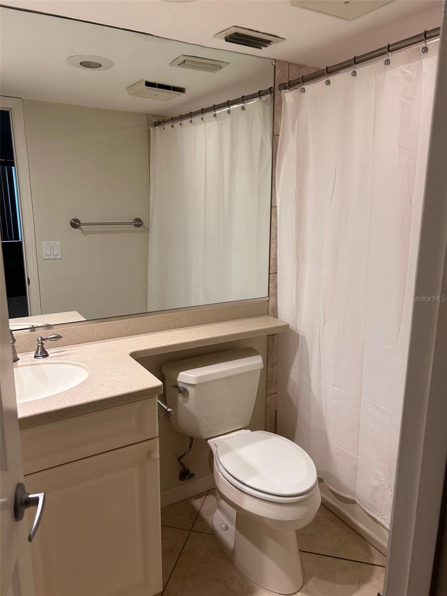 Image 18 of 42 For 5661 Midnight Pass Road 401