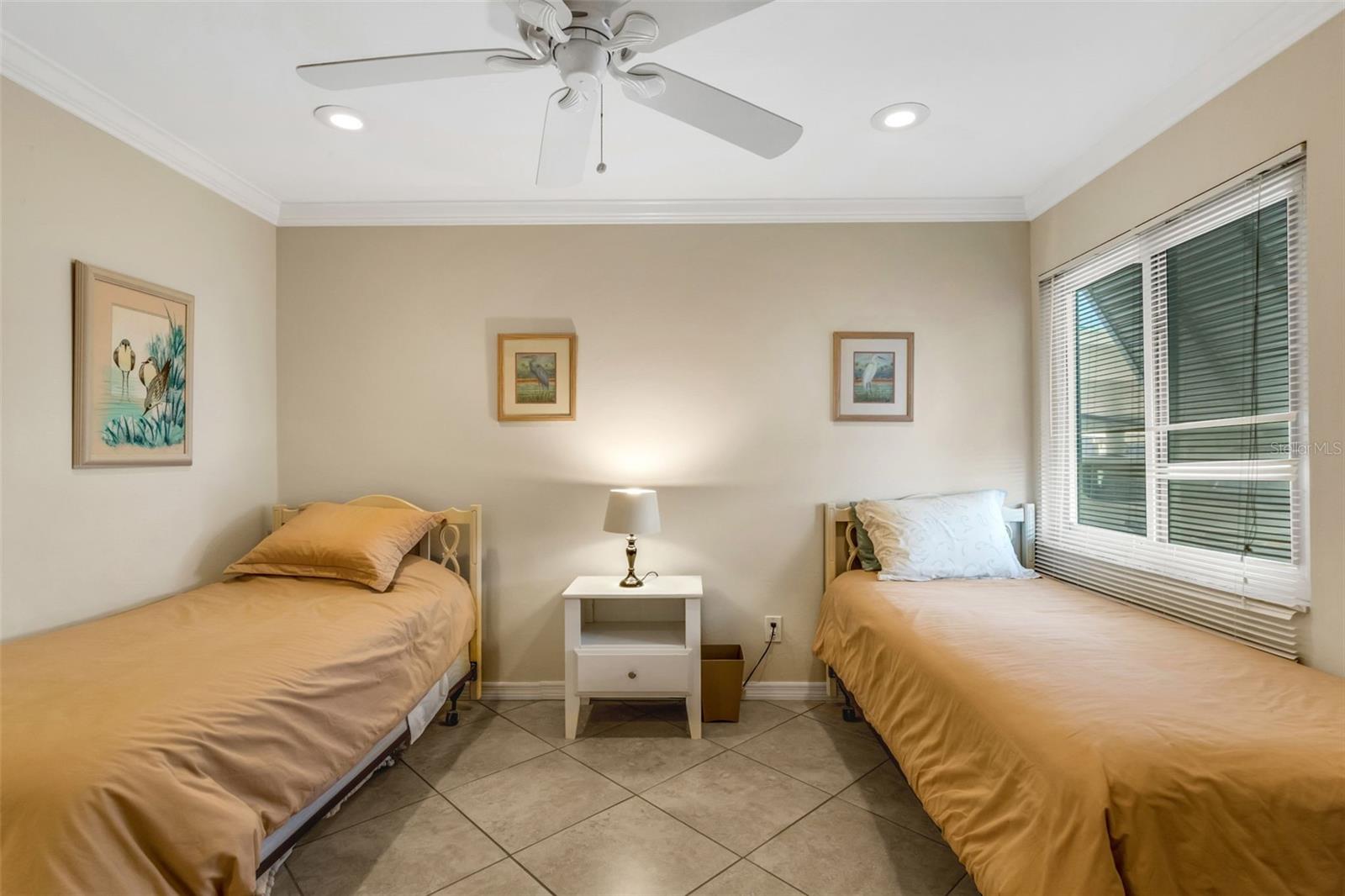 Image 20 of 42 For 5661 Midnight Pass Road 401