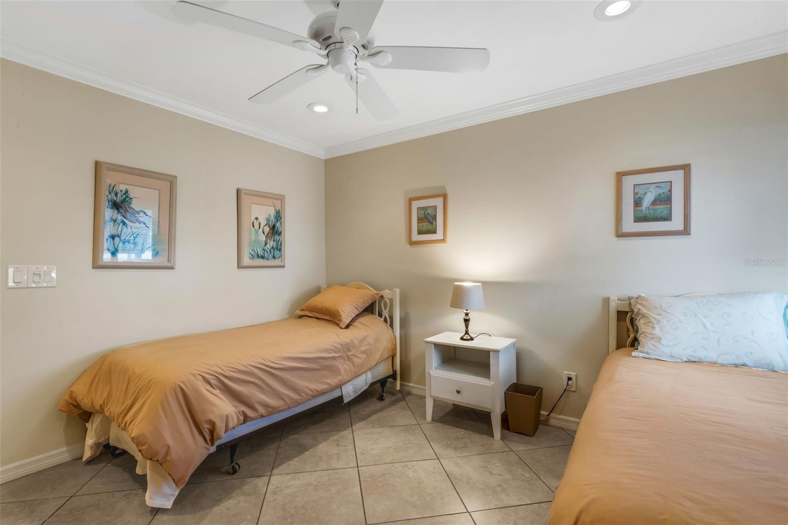 Image 21 of 42 For 5661 Midnight Pass Road 401