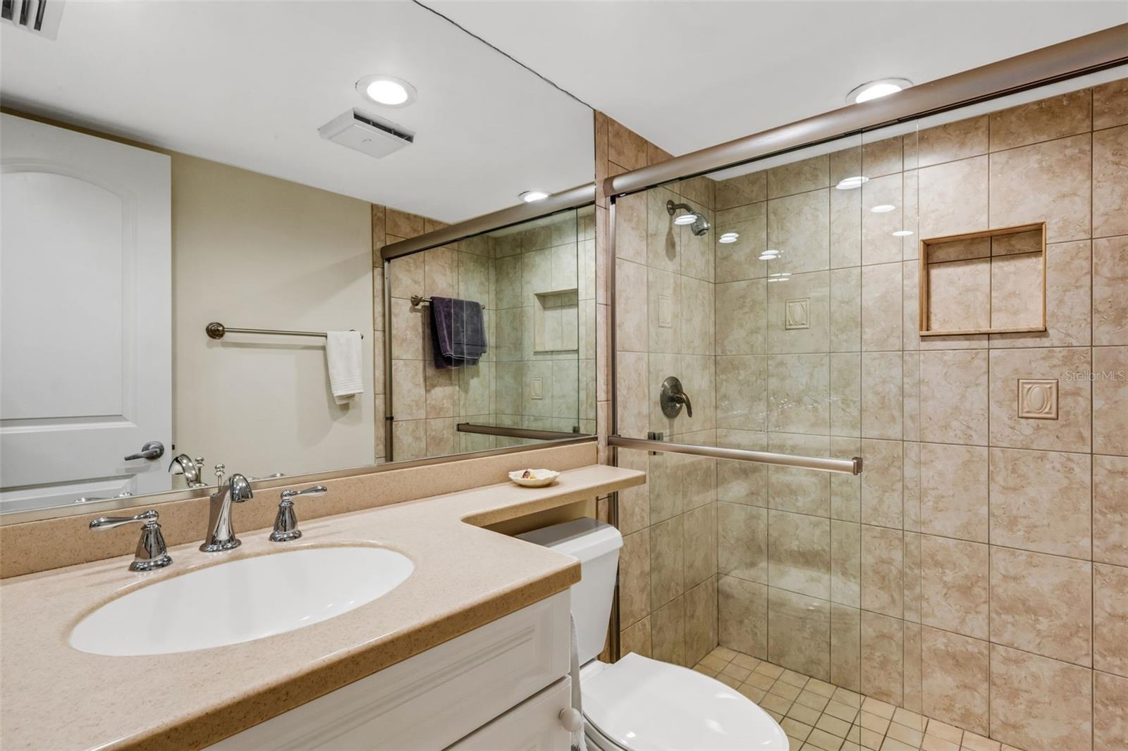 Image 22 of 42 For 5661 Midnight Pass Road 401