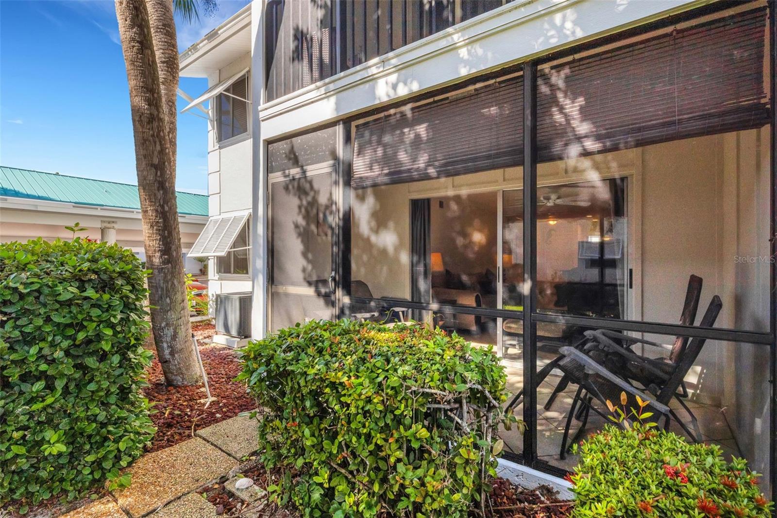 Image 26 of 42 For 5661 Midnight Pass Road 401