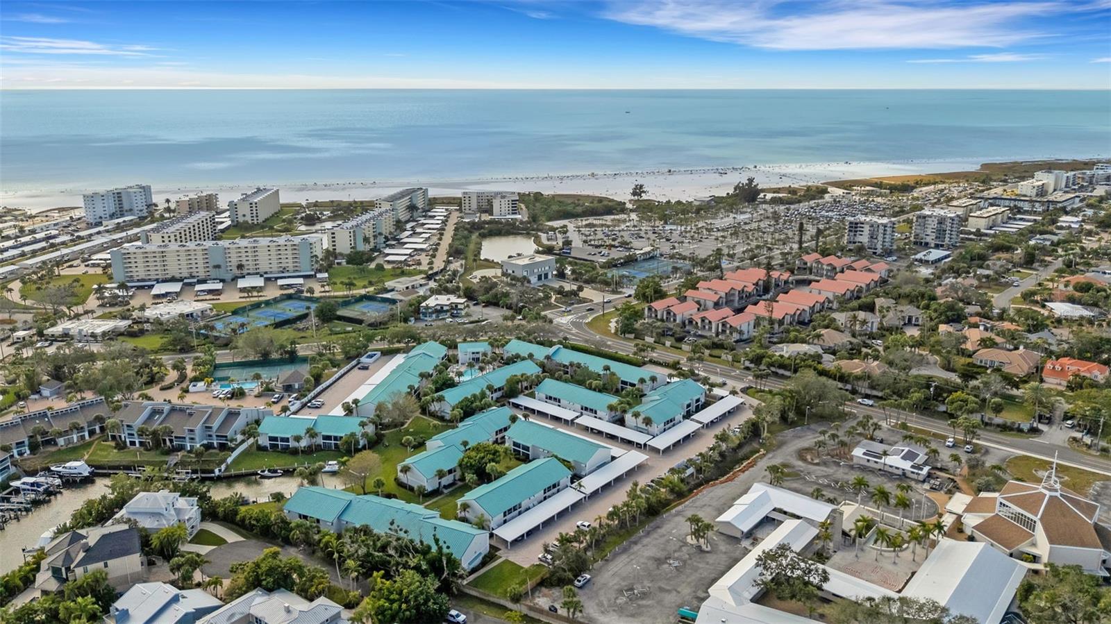 Image 35 of 42 For 5661 Midnight Pass Road 401