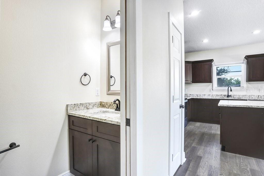 Image 10 of 25 For 4209 Woodlawn Avenue