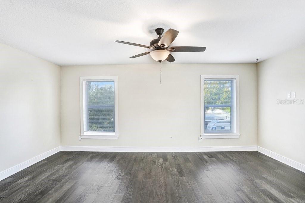 Image 11 of 25 For 4209 Woodlawn Avenue