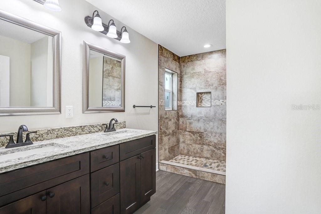 Image 14 of 25 For 4209 Woodlawn Avenue