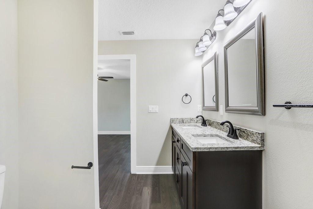 Image 16 of 25 For 4209 Woodlawn Avenue