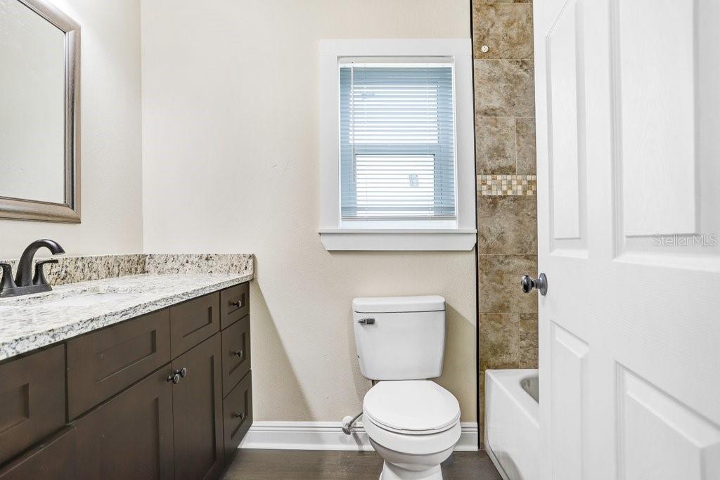 Image 22 of 25 For 4209 Woodlawn Avenue