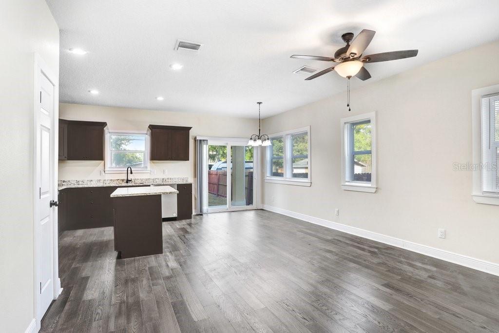 Image 5 of 25 For 4209 Woodlawn Avenue