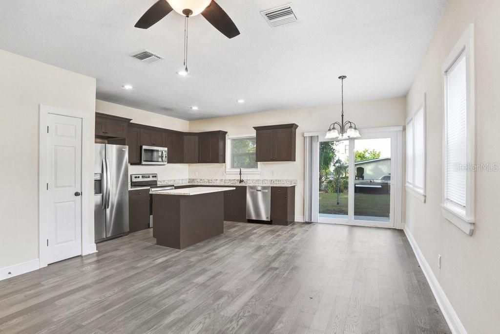 Image 6 of 25 For 4209 Woodlawn Avenue