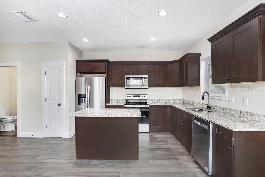 Image 8 of 25 For 4209 Woodlawn Avenue