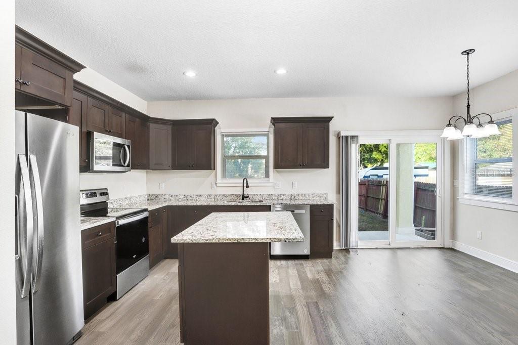 Image 9 of 25 For 4209 Woodlawn Avenue