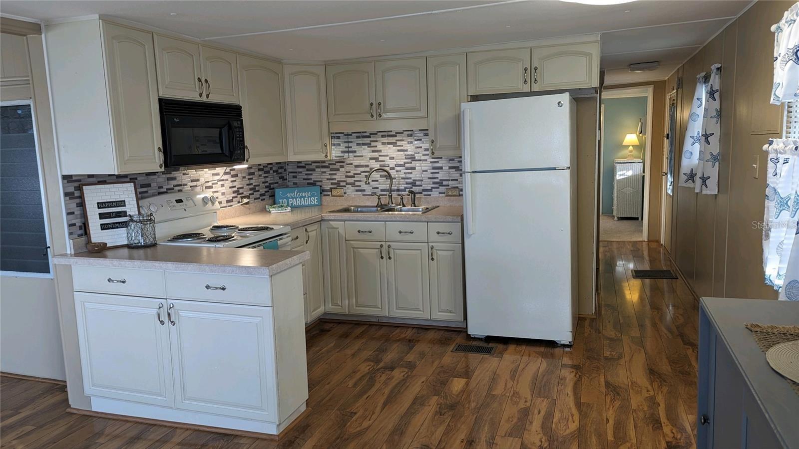 Image 11 of 36 For 4221 11th Street E