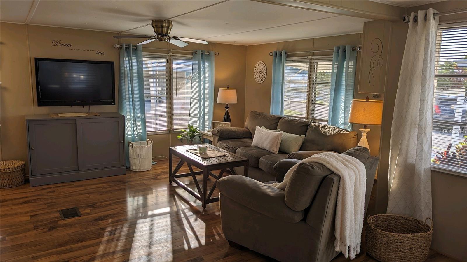 Image 6 of 36 For 4221 11th Street E