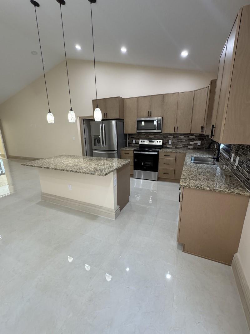 Image 20 of 31 For 1911 7th Avenue